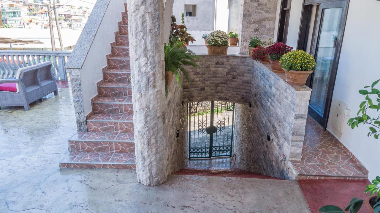 Apartments Ishmi In Center Of Ulcinj Exterior photo