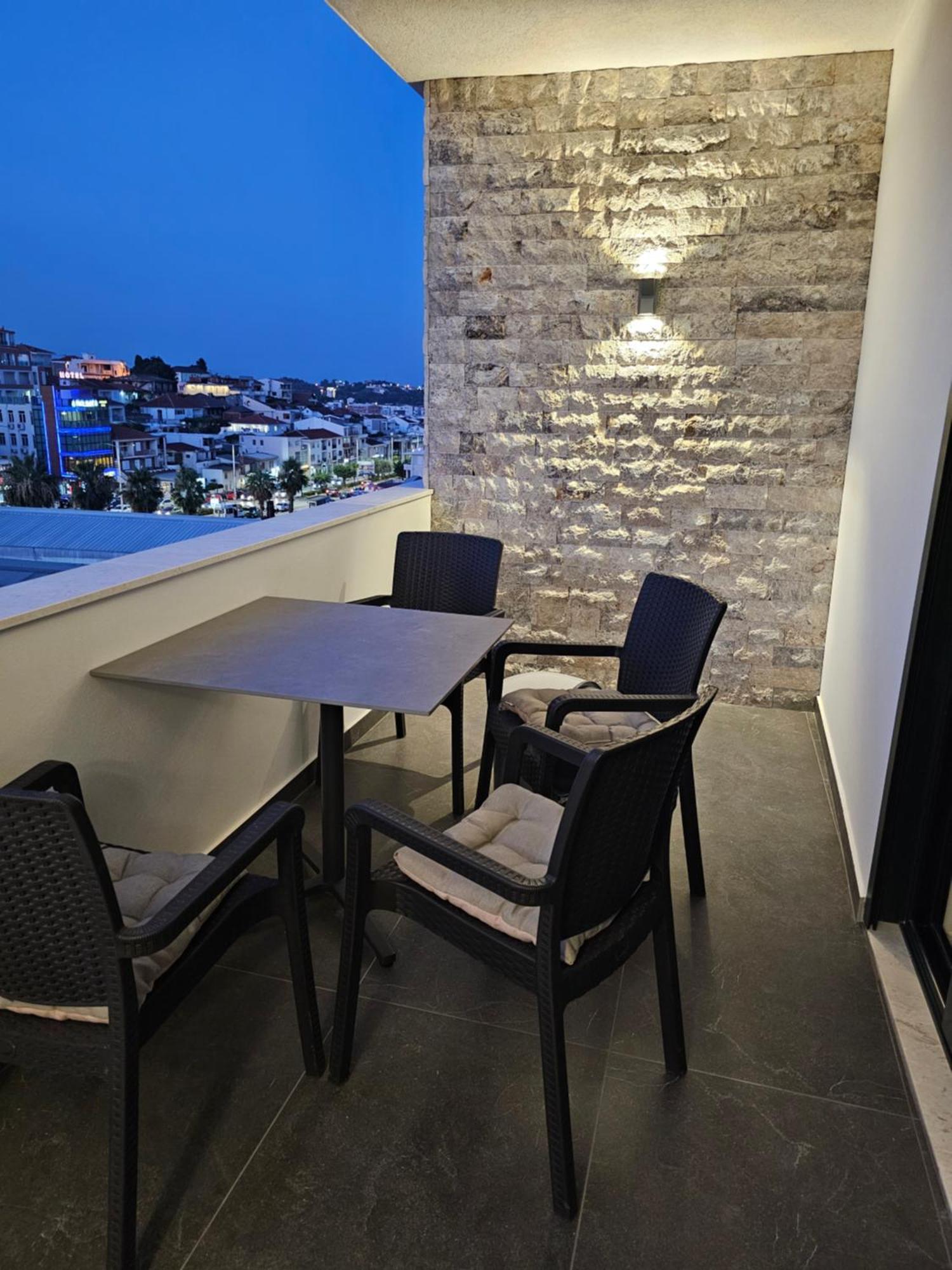 Apartments Ishmi In Center Of Ulcinj Exterior photo