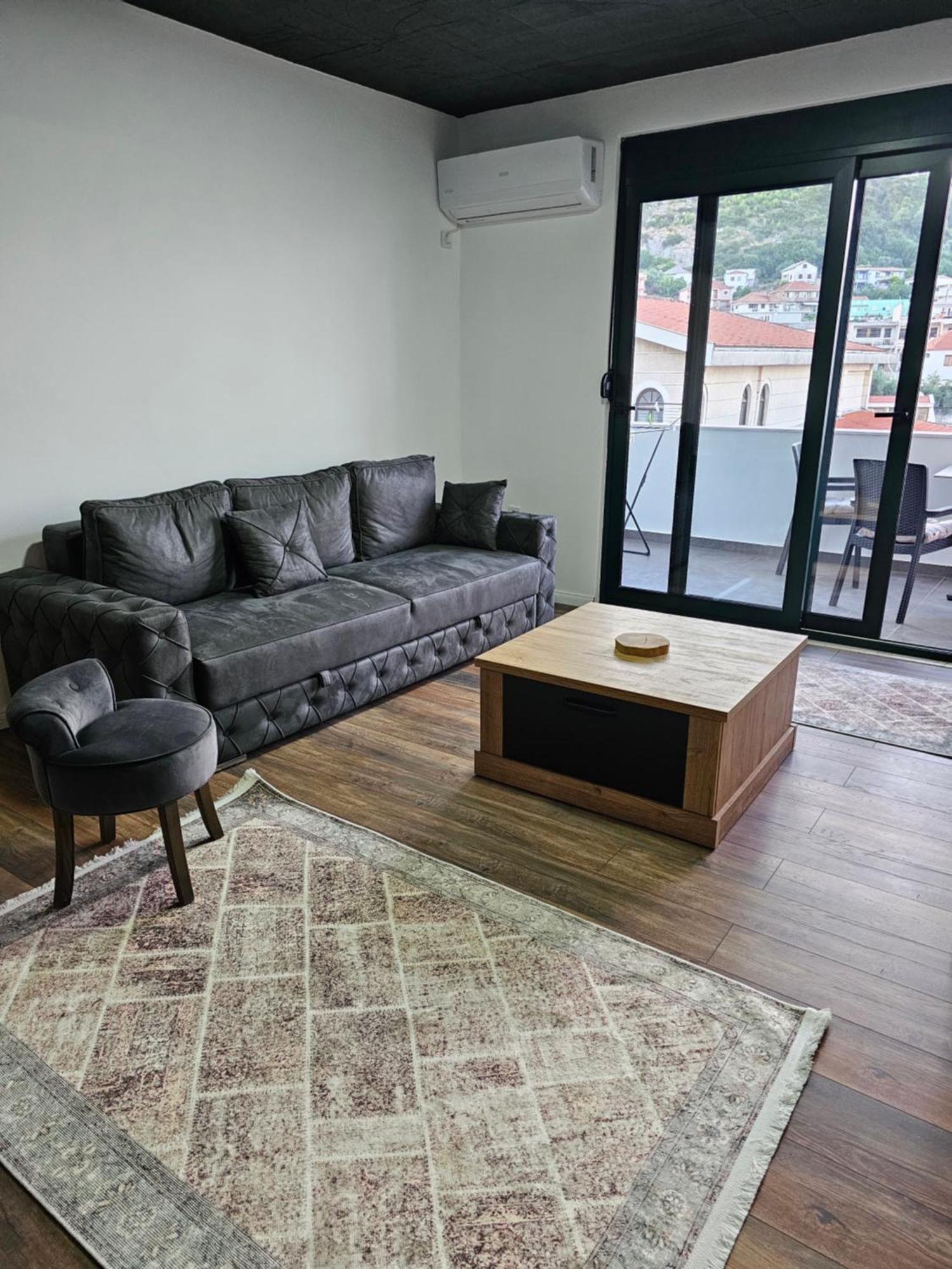 Apartments Ishmi In Center Of Ulcinj Exterior photo